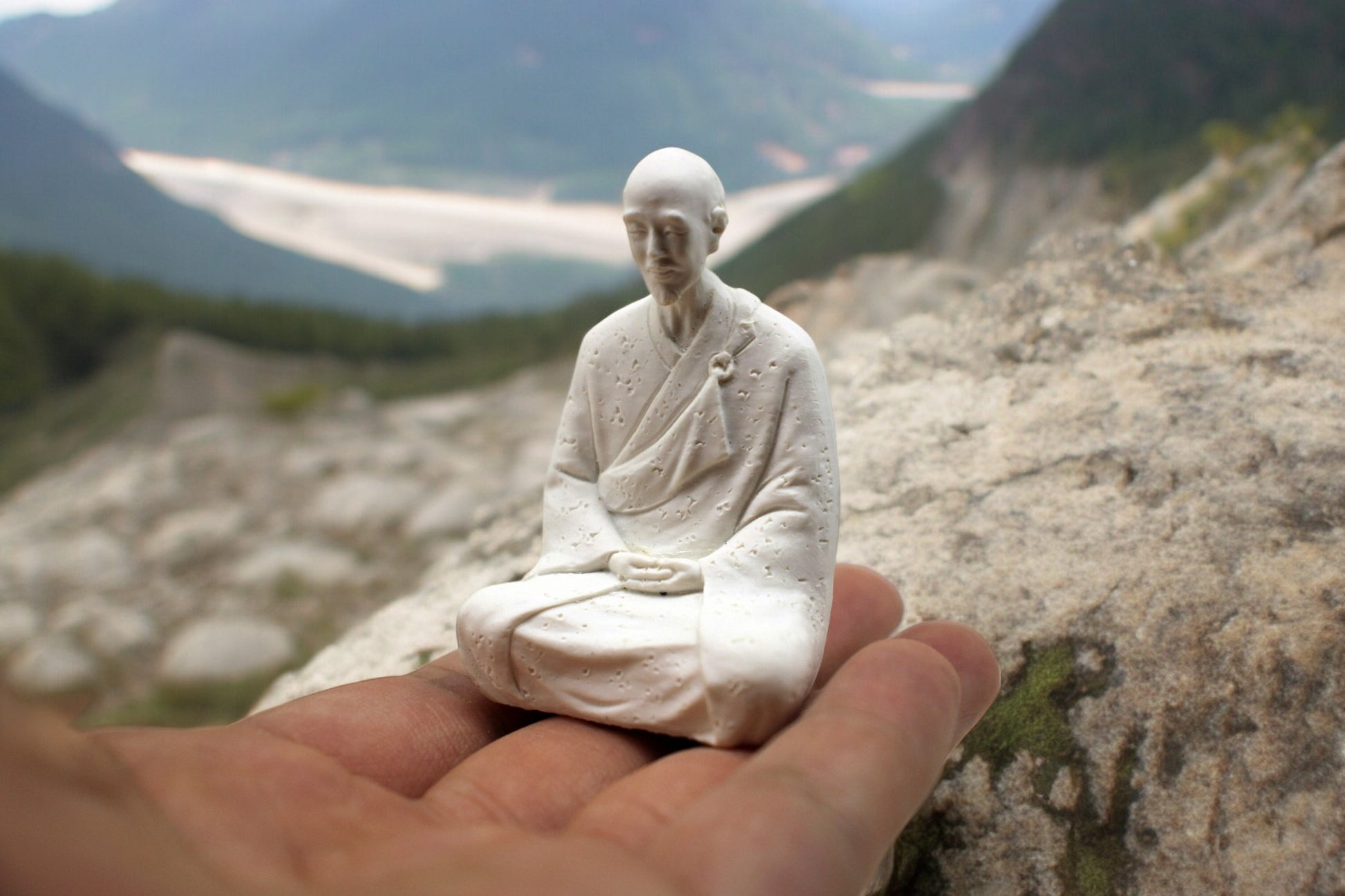 Hong-Yi-Zen-Master-Palm-Size-Statue