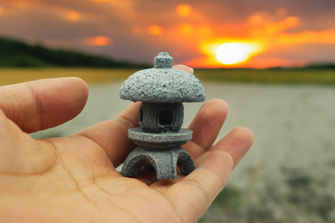 Stone Lantern Figurines - Ishitoro